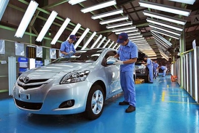 Giảm giá cả trăm triệu ô tô vẫn ế trơ